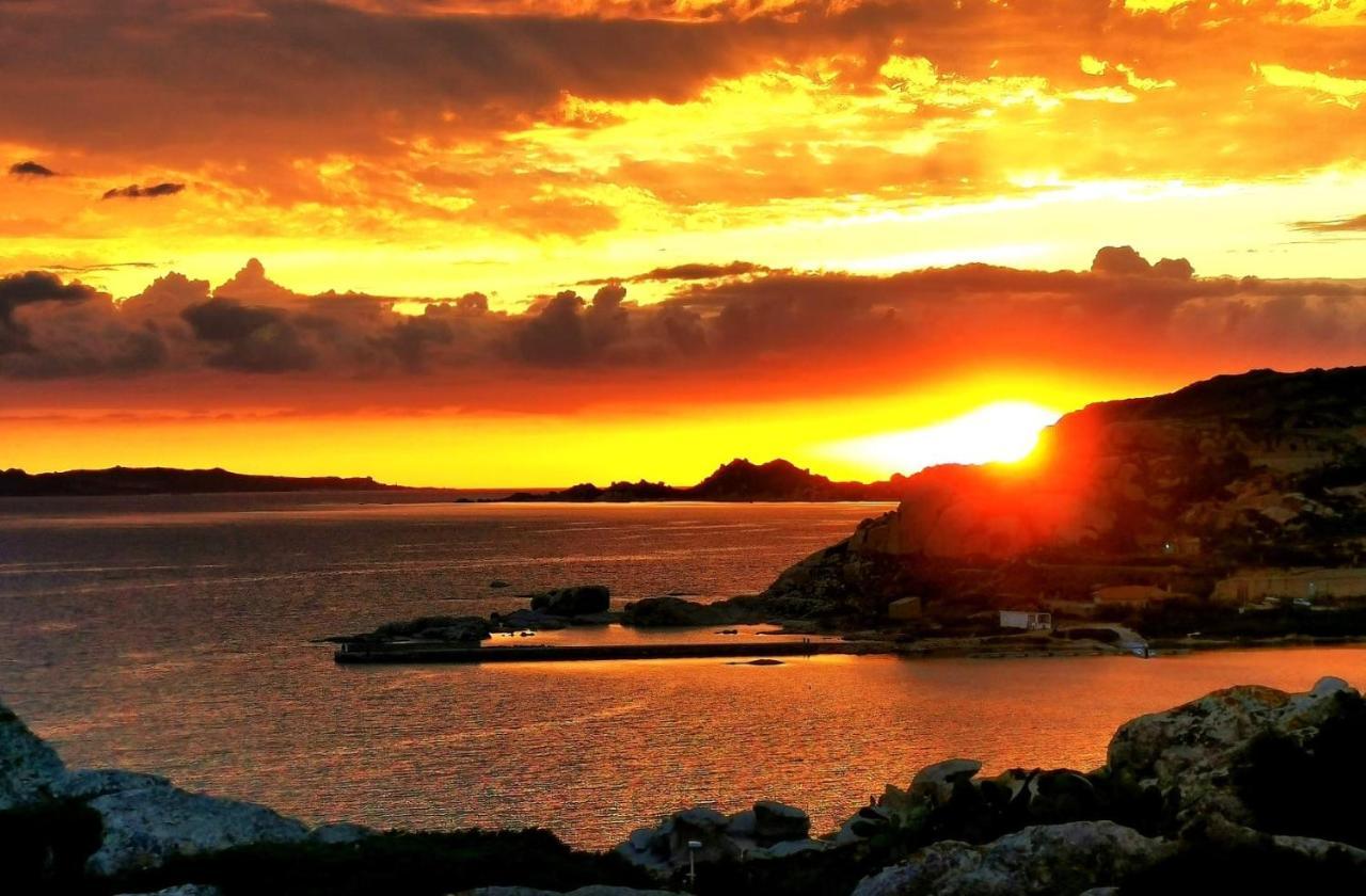 A Punta Tegge Il Mare La Spiaggia Il Tramonto Villa La Maddalena  Eksteriør bilde