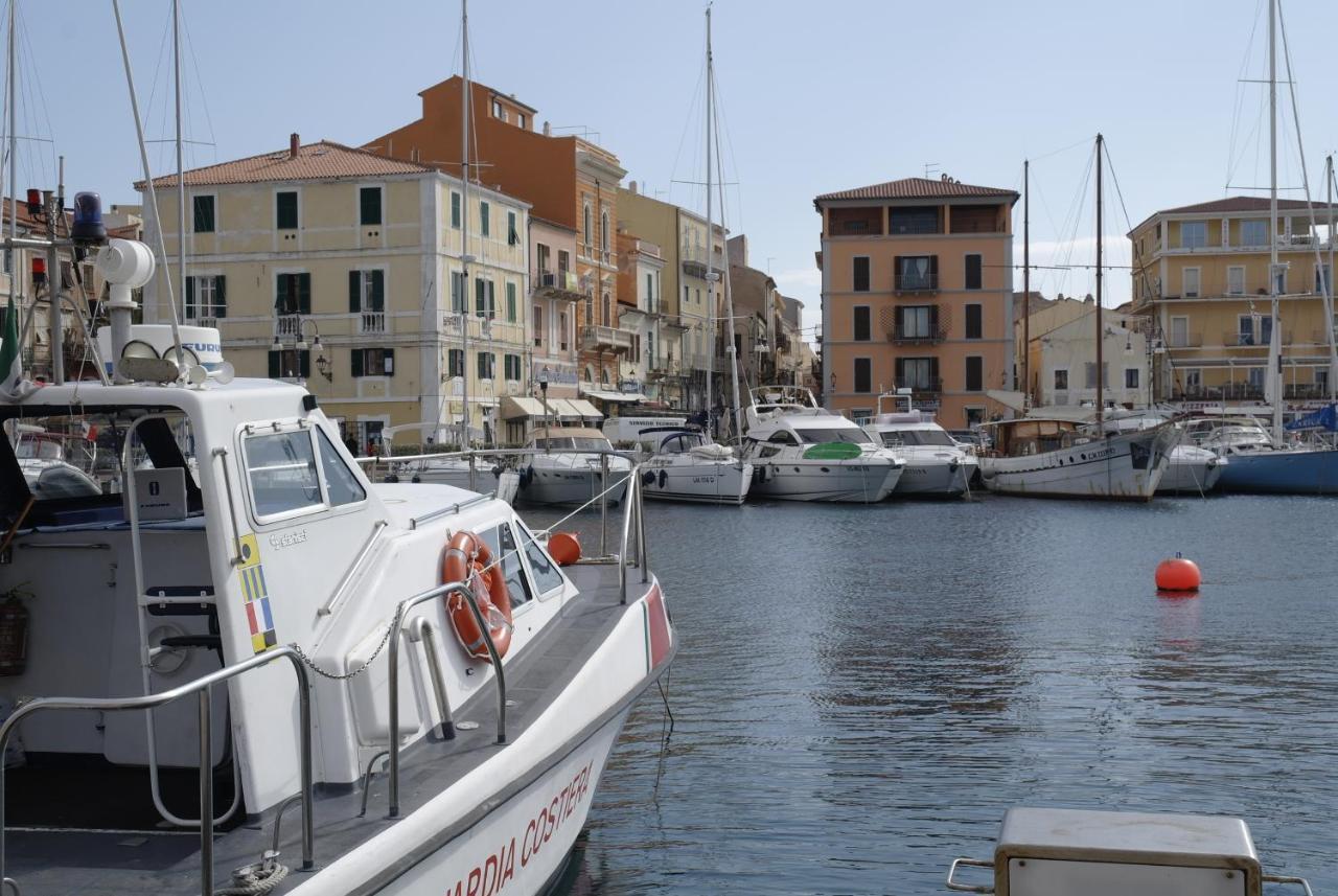 A Punta Tegge Il Mare La Spiaggia Il Tramonto La Maddalena  Eksteriør bilde