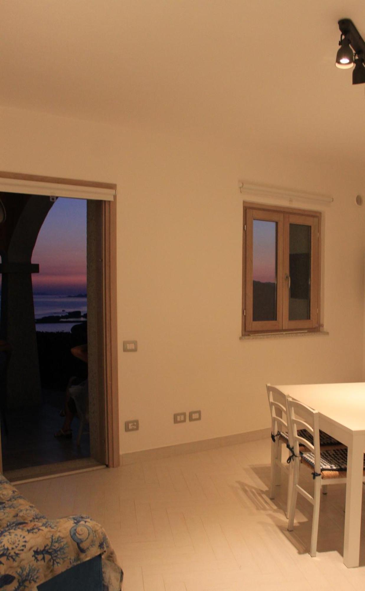 A Punta Tegge Il Mare La Spiaggia Il Tramonto La Maddalena  Eksteriør bilde